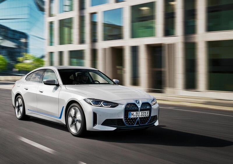 BMW i4 (2021-->>) (26)