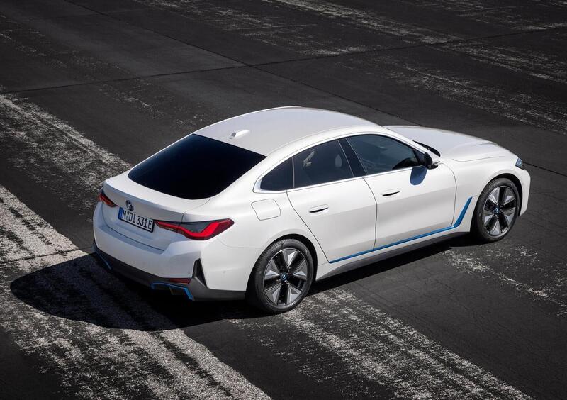 BMW i4 (2021-->>) (27)