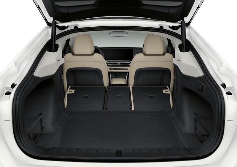 BMW i4 (2021-->>) (31)