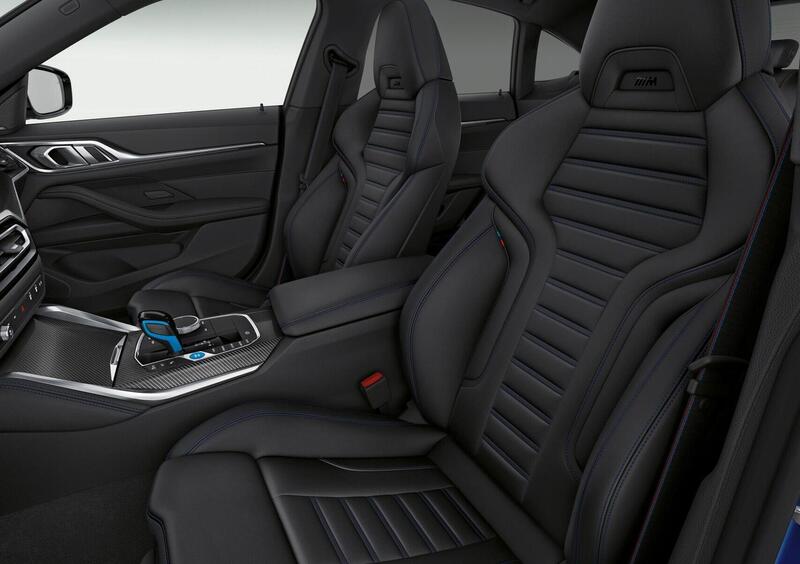 BMW i4 (2021-->>) (33)