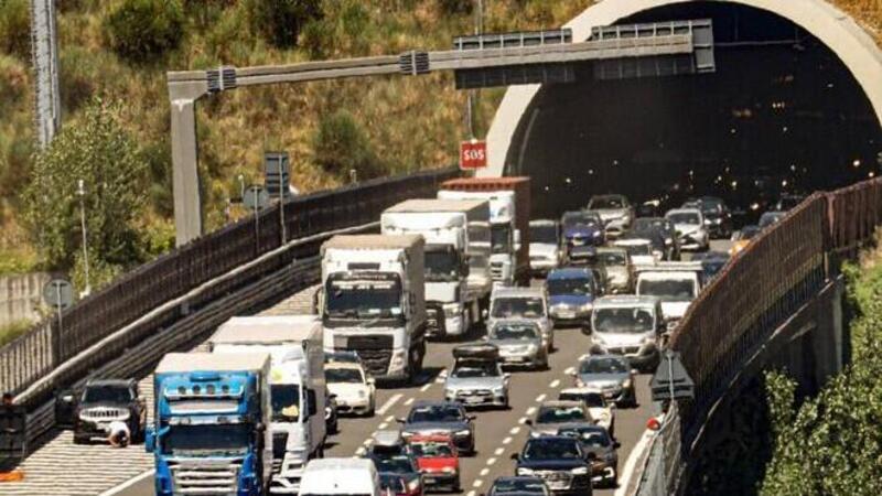 A1, sette auto coinvolte in un incidente: si formano 9 chilometri di coda