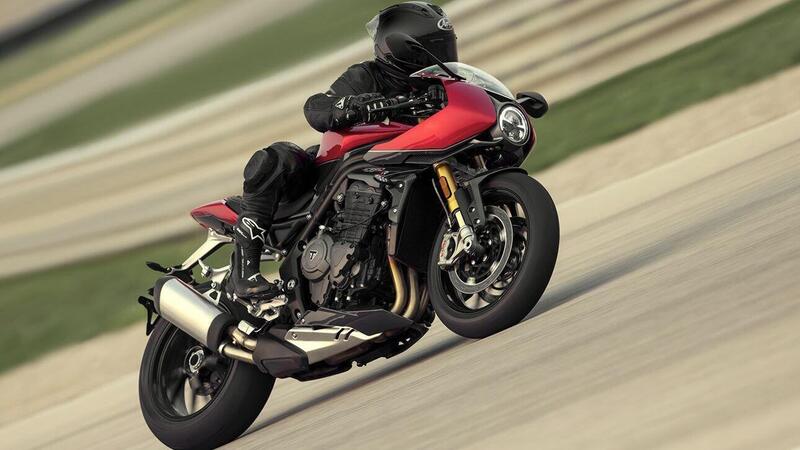 Nuova Triumph Speed Triple 1200 RR 2022: dati, foto e prezzo