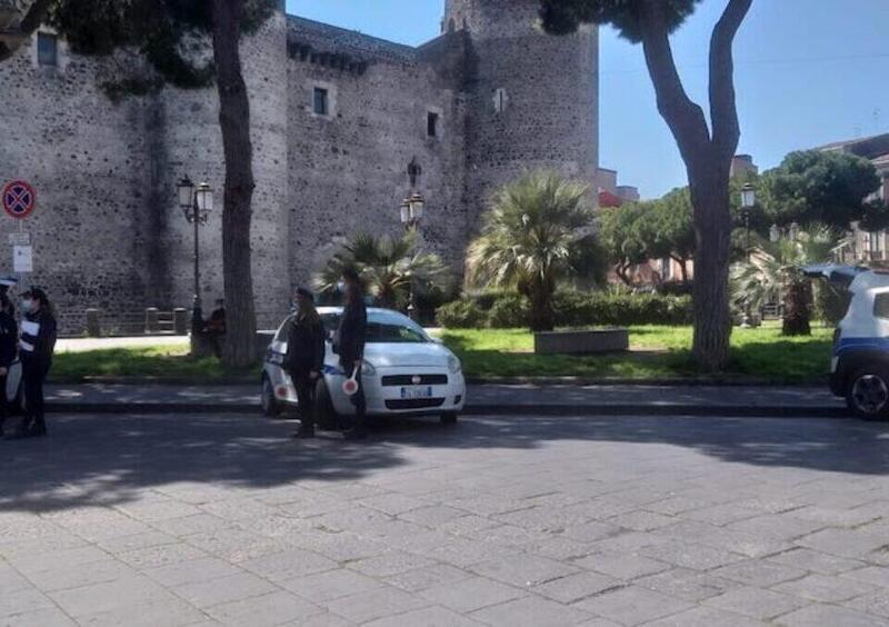 Catania: raffica di multe alle moto in centro storico, in quattro non si fermano all&#039;alt