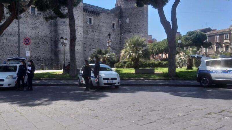 Catania: raffica di multe alle moto in centro storico, in quattro non si fermano all&#039;alt