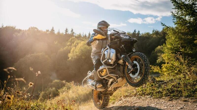 In Germania la BMW R1250GS stacca tutti. Ducati Multistrada V4 &egrave; la prima moto italiana