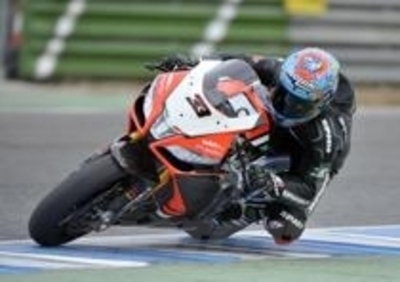 Melandri, primi giri in pista sull'Aprilia