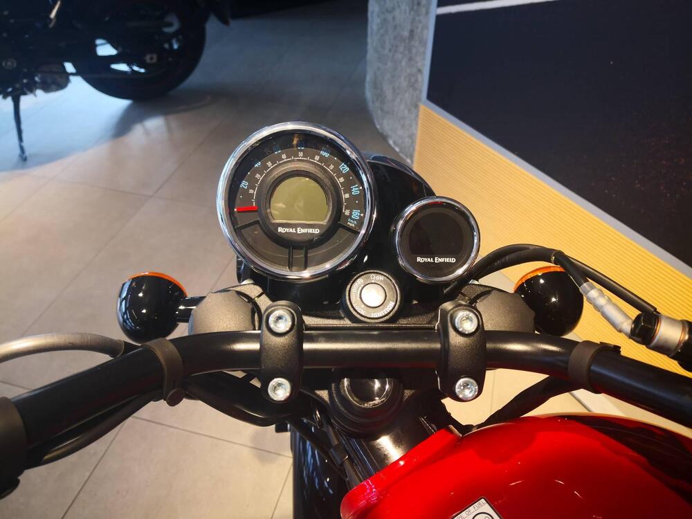 Royal Enfield Meteor 350 Fireball (2021 - 25) (17)