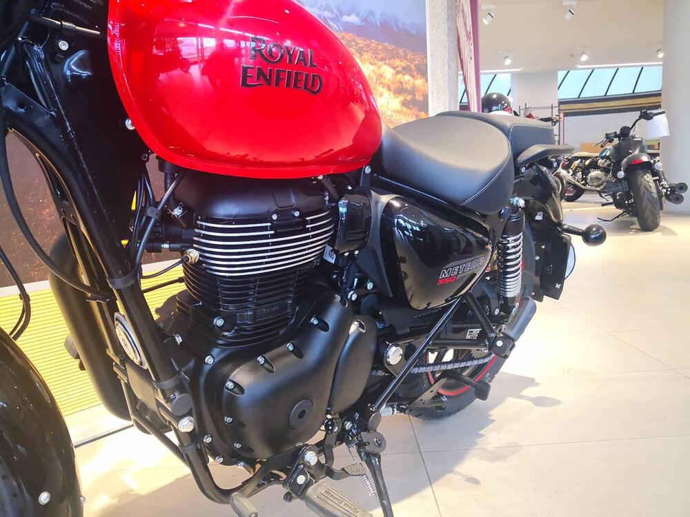Royal Enfield Meteor 350 Fireball (2021 - 25) (13)