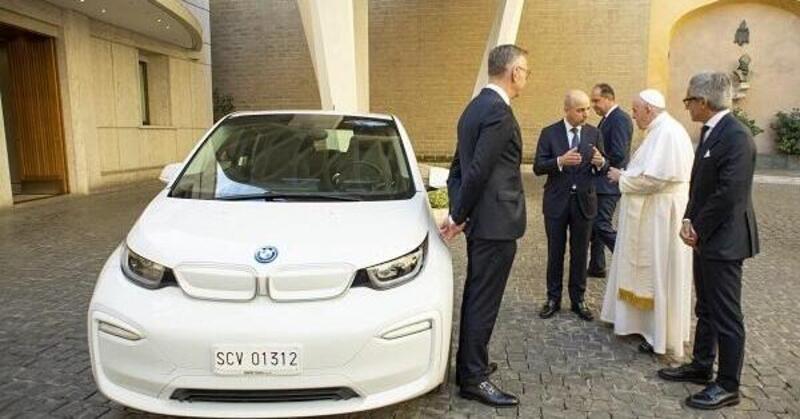 BMW Italia dona un&#039;auto a Papa Francesco 