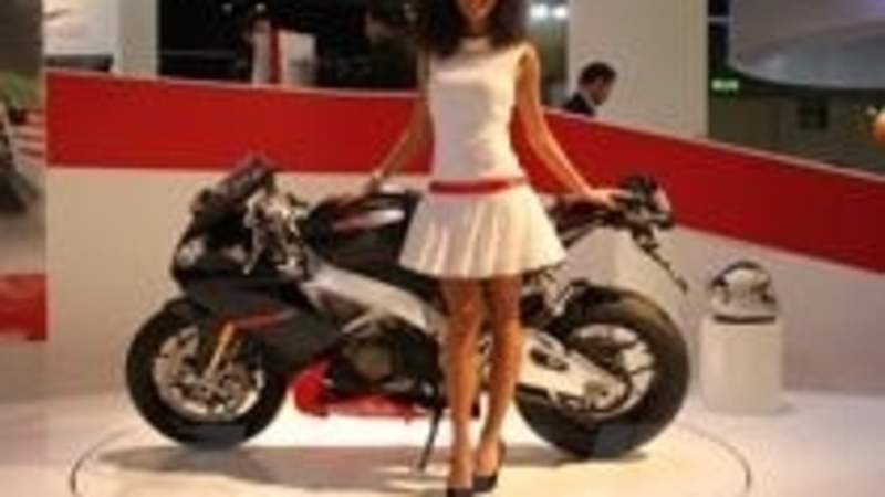 EICMA 2013. Aprilia RSV4 R ABS e Factory ABS