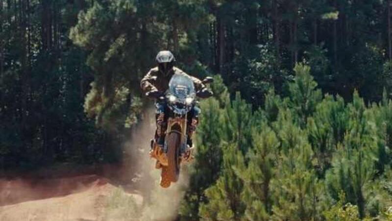 Ricky Carmichael guida la nuova Triumph Tiger 1200 [VIDEO]