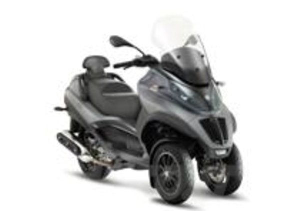 EICMA 2013. Piaggio Mp3 LT Sport e Business