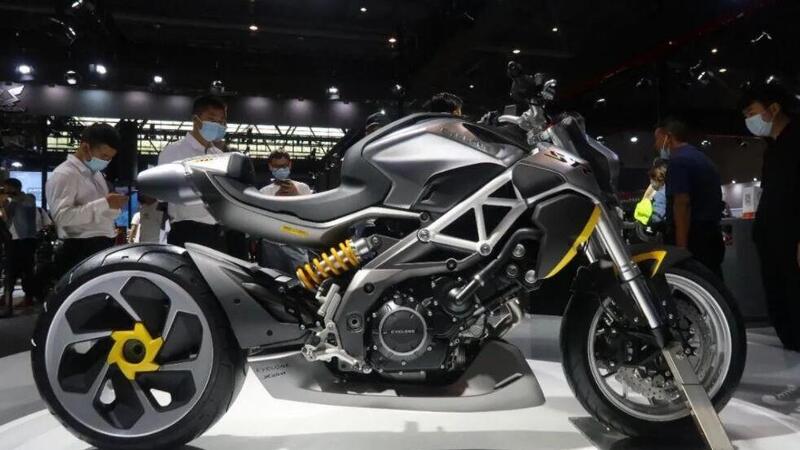 Zongshen Cyclone RA9. La maxi un po&#039; Aprilia Shiver