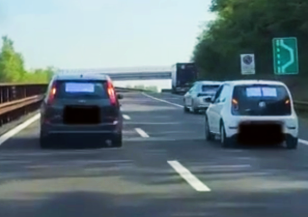 Viaggiano a 40 km/h in autostrada per protestare contro il Green Pass [VIDEO]