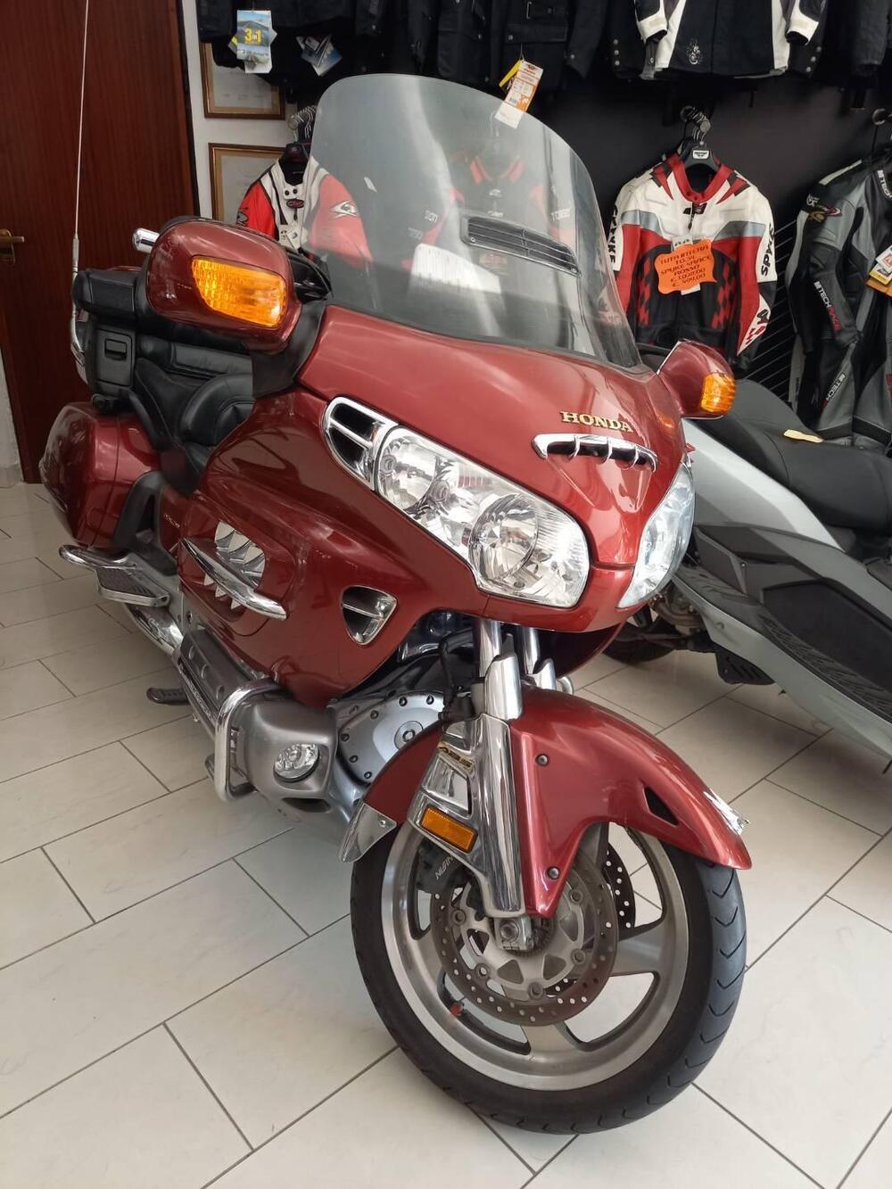 Honda GL 1800 Gold Wing (2000 - 05) (2)