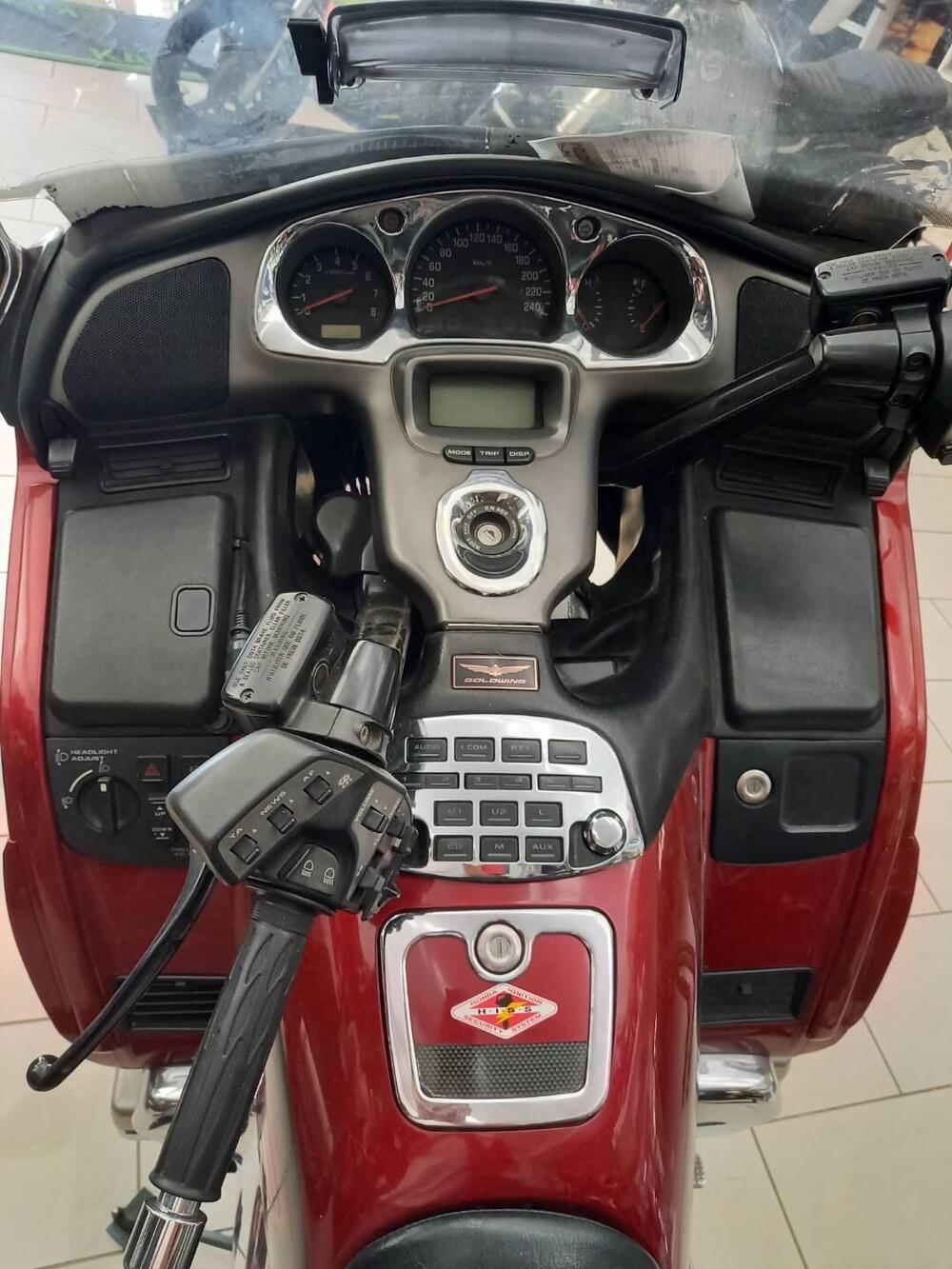 Honda GL 1800 Gold Wing (2000 - 05) (4)