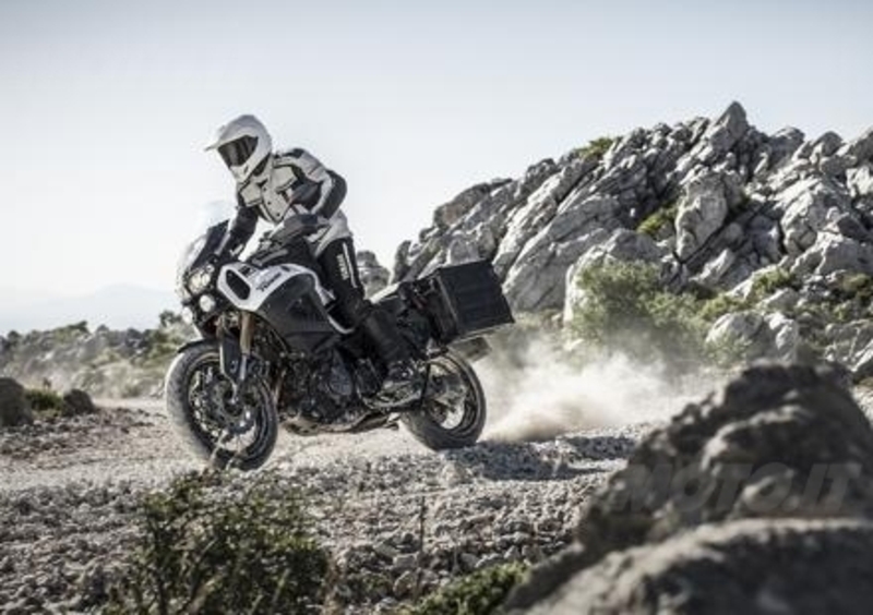 EICMA 2013: Yamaha XT1200ZE Super T&eacute;n&eacute;r&eacute;, con sospensioni elettroniche