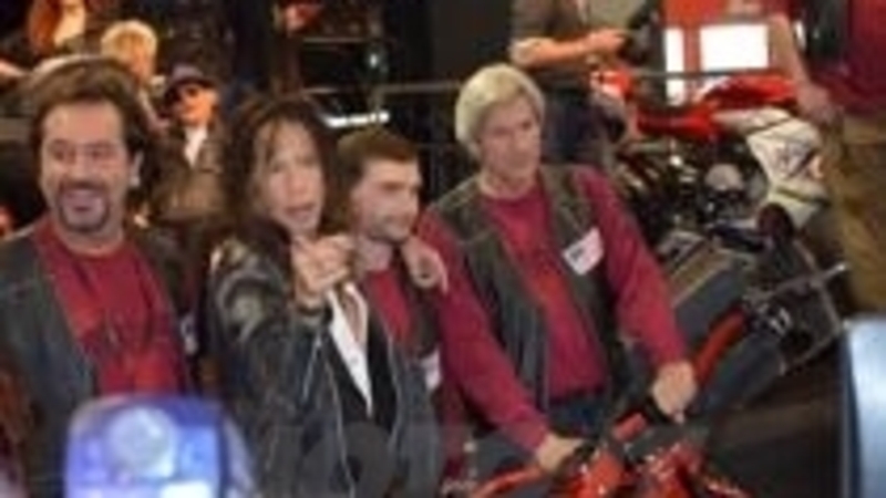 Steven Tyler ad EICMA in sella ad una Dirico Speedster