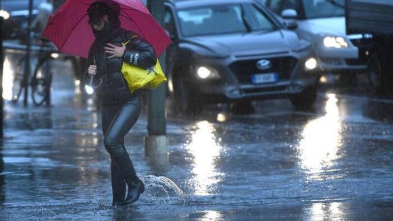 Liguria, crolla un ponte per il maltempo a Quiliano. Chiuso un tratto della A6