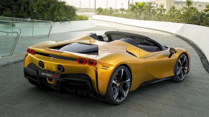 Il regalo di Zlatan Ibrahimovic a s&eacute; stesso per i 40 anni: una clamorosa Ferrari SF90 Spider