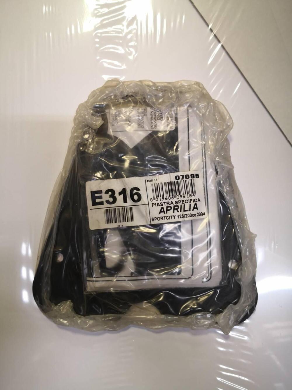 Piastra Givi portapacchi Aprilia Sportcity 125/200 (2)