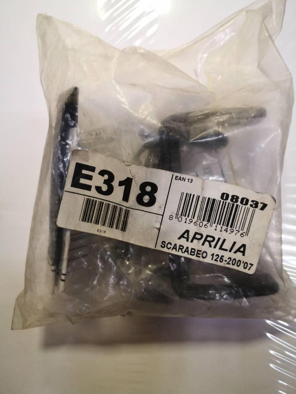 Attacchi bauletto Specifico per Aprilia Scarabeo Givi (2)