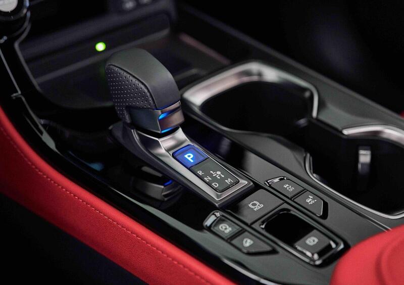 Lexus NX (2021-->>) (25)