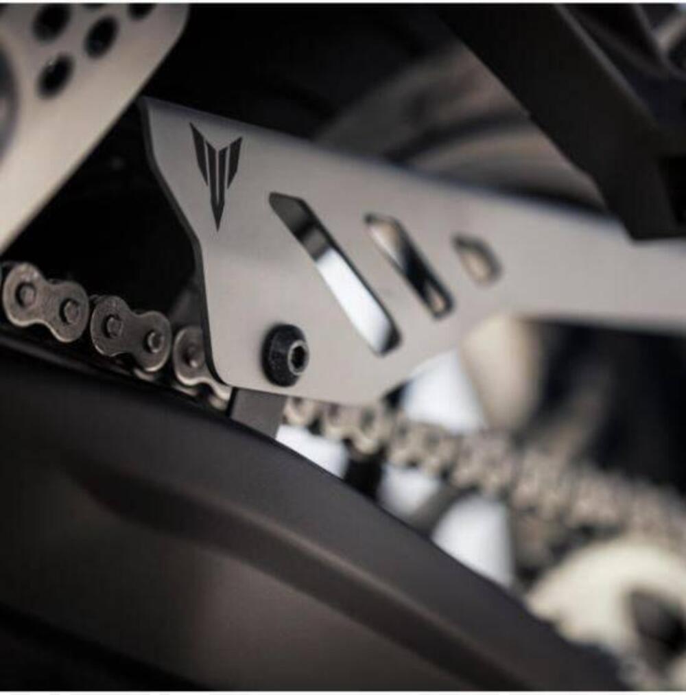 PROTEZIONE CATENA per MT-07 Yamaha (2)