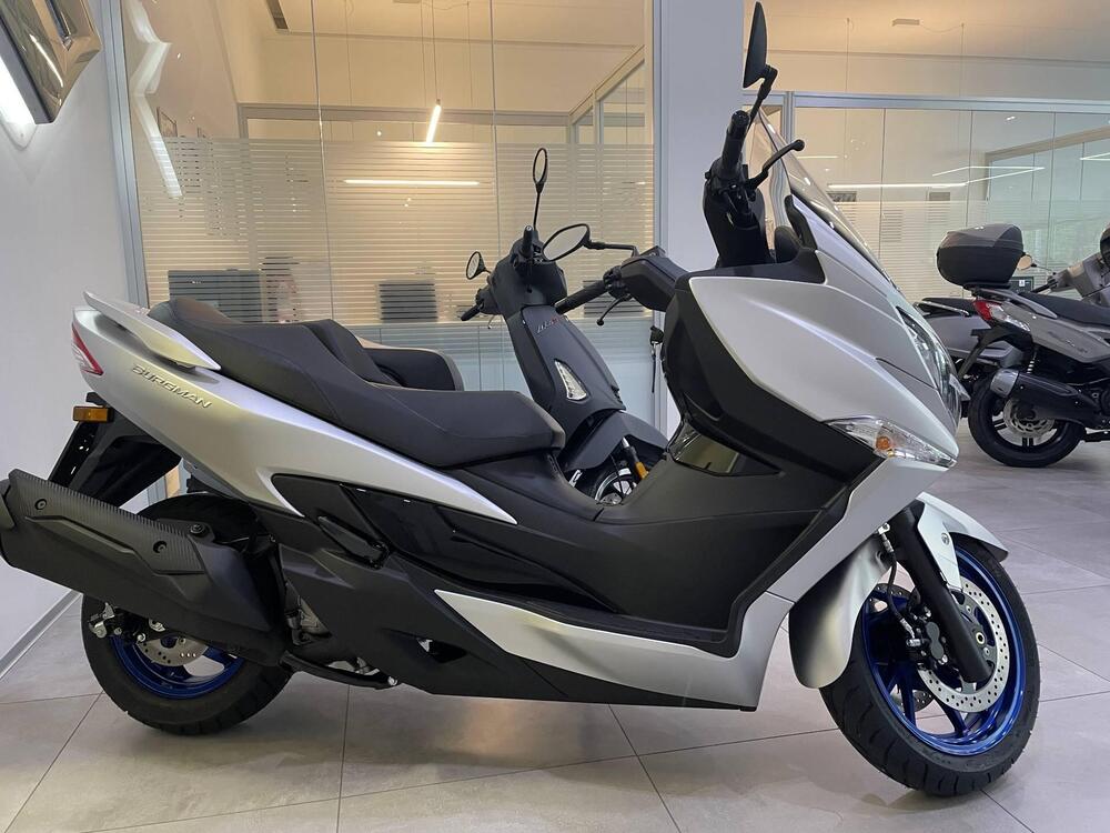 Suzuki Burgman 400 (2025) (3)