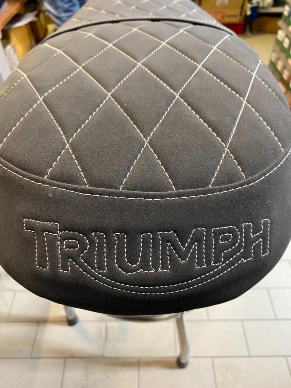 Sella Triumph Bonneville (3)