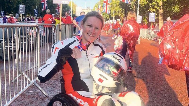 Claire Lomas, alla maratona di Londra in tuta di pelle