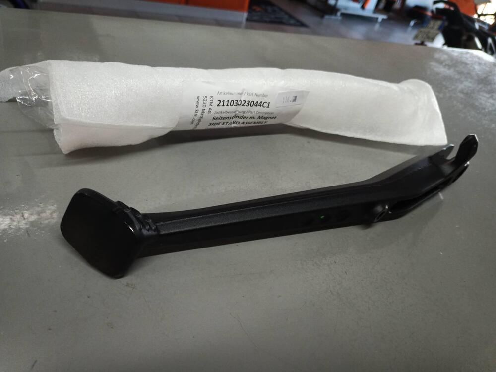 Cavalletto laterale Husqvarna 701 (2)