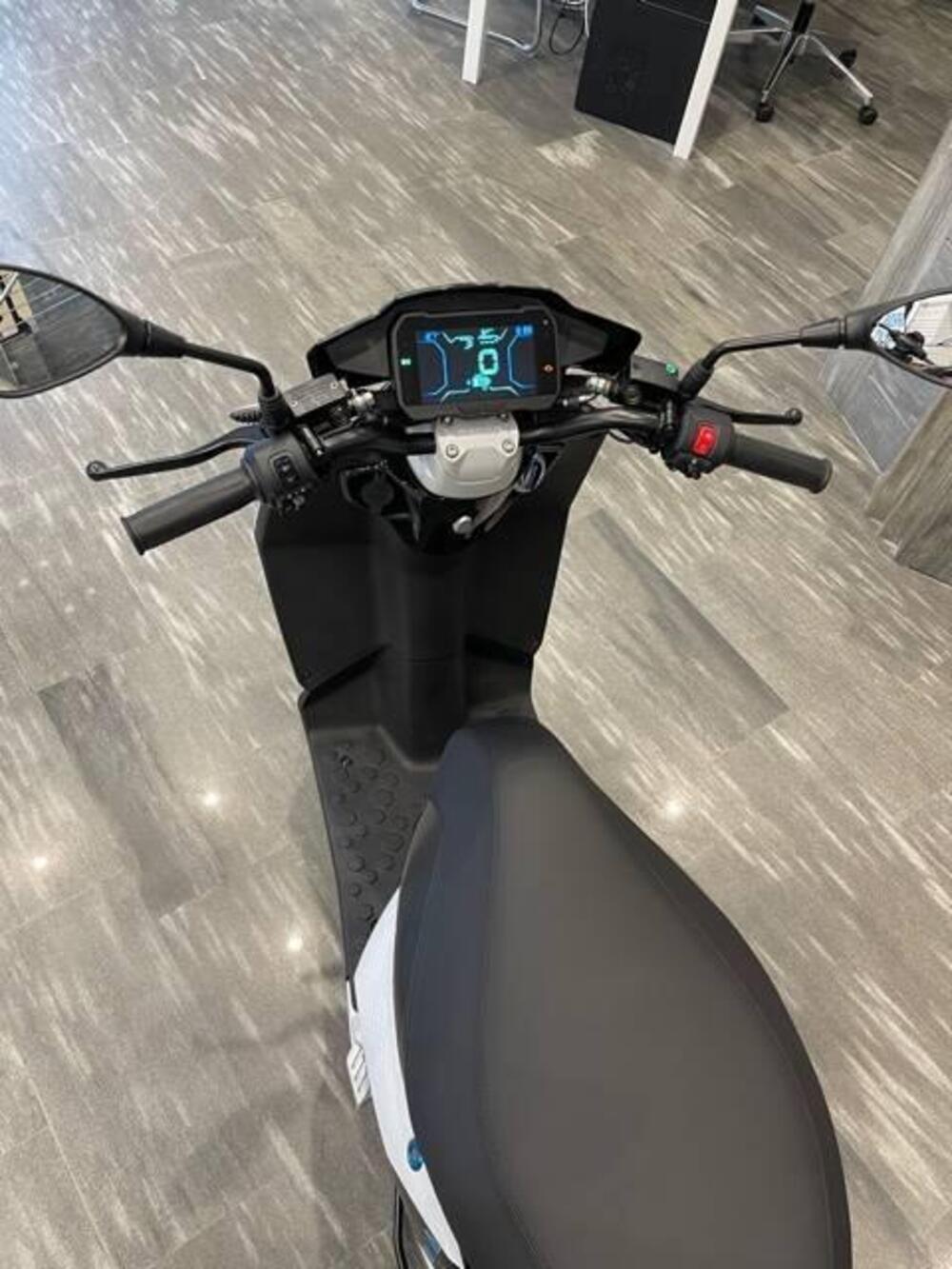 Piaggio 1 Active (2022 - 25) (3)