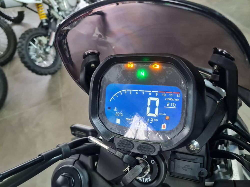 Voge Trofeo 300AC (2021 - 25) (4)