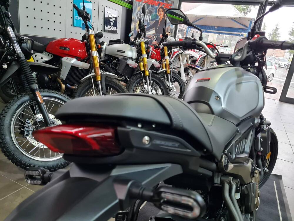 Voge Trofeo 300AC (2021 - 25) (5)