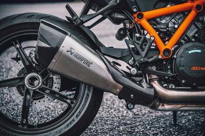 KTM AKRAPOVIČ &quot;SLIP-ON LINE&quot; SUPER DUKE R 20/21 Akrapovic