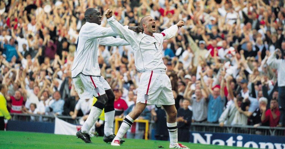 Le lacrime vent&#039;anni dopo, David Beckham rivede un suo gol per la prima volta e si commuove [VIDEO]