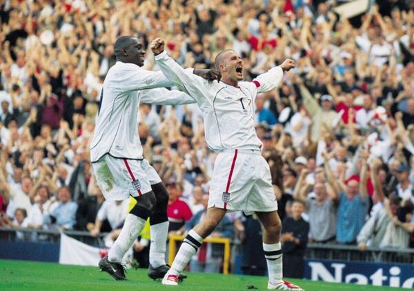Le lacrime vent'anni dopo, David Beckham rivede un suo gol per la prima volta e si commuove [VIDEO]