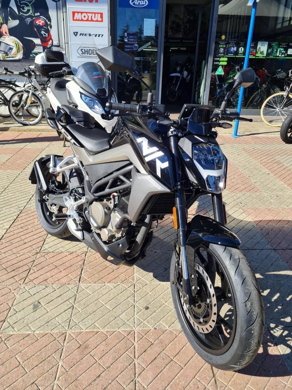 CFMOTO 300NK (2021 - 25) (3)