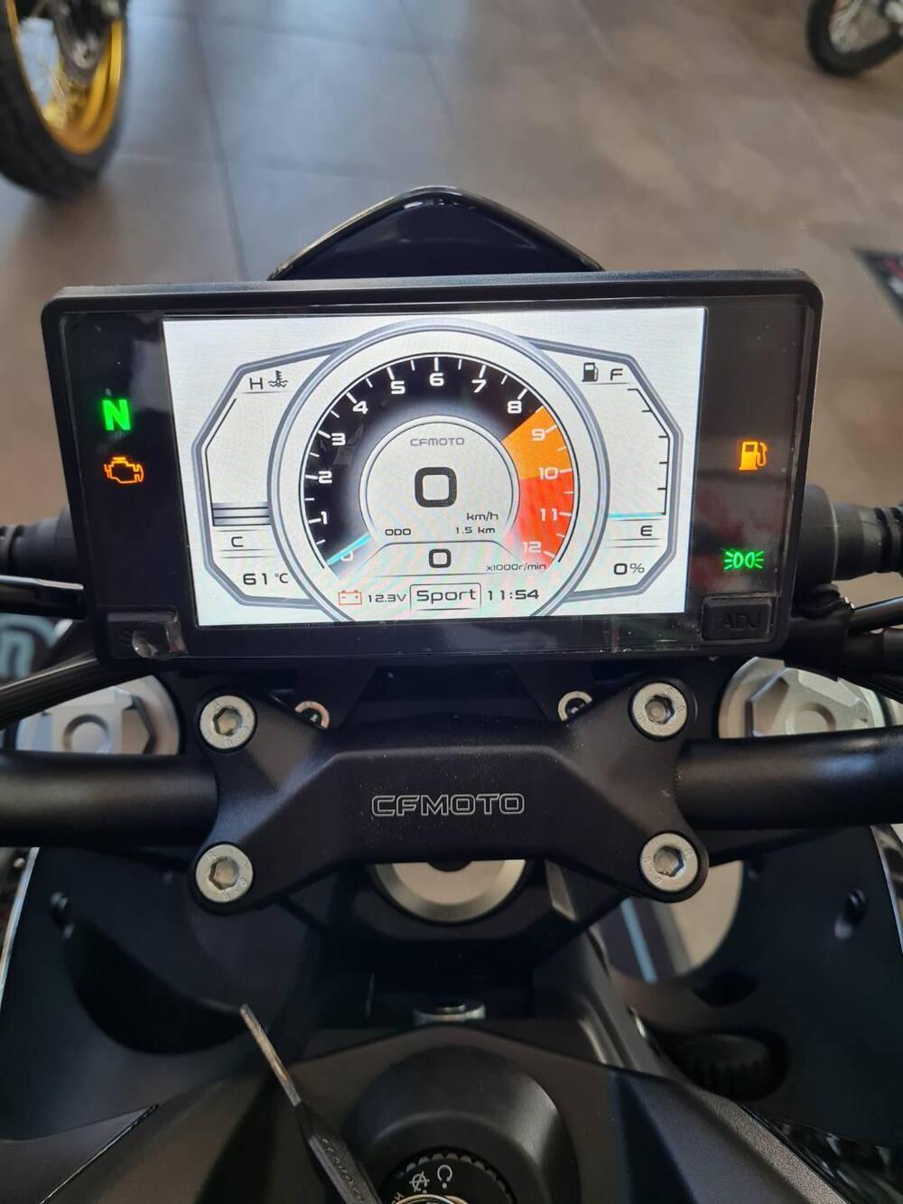CFMOTO 300NK (2021 - 25) (4)
