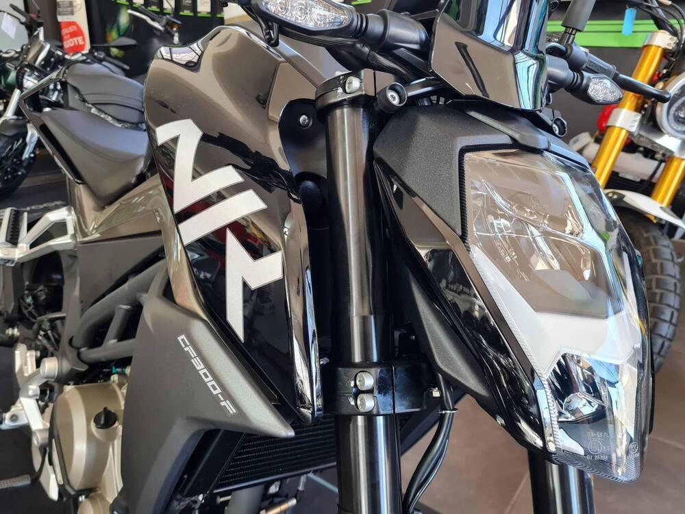 CFMOTO 300NK (2021 - 25) (7)