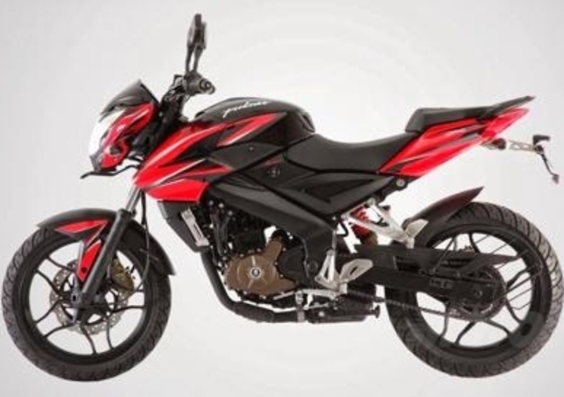 Nuovo modello (in India) per la Bajaj Pulsar 200. Andrebbe bene anche da noi?