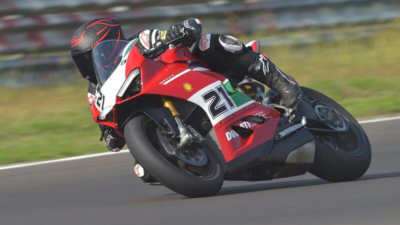 Ducati Panigale V2 Bayliss TEST. Replica d&#039;autore