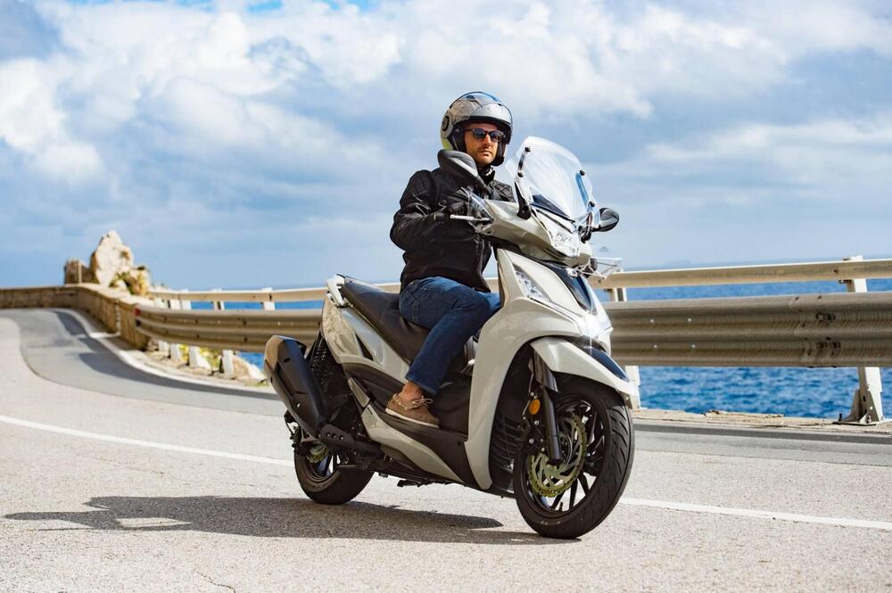 Kymco Agility 300i (2021 - 25) (3)