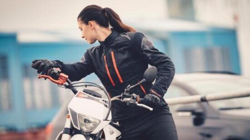 Abbigliamento e accessori moto: 3 entry level del mese