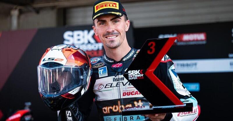 SBK 2022. Luca Bernardi con Barni e Loris Baz in BMW