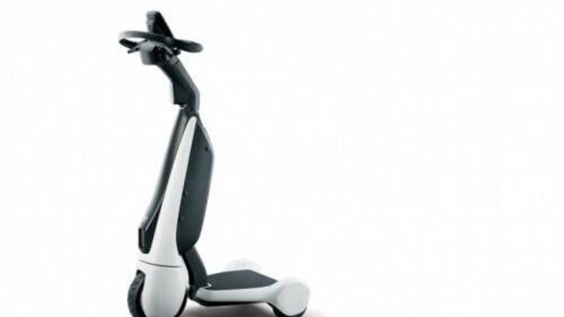 Toyota presenta il C+walk T, un nuovo veicolo di mobilit&agrave; individuale