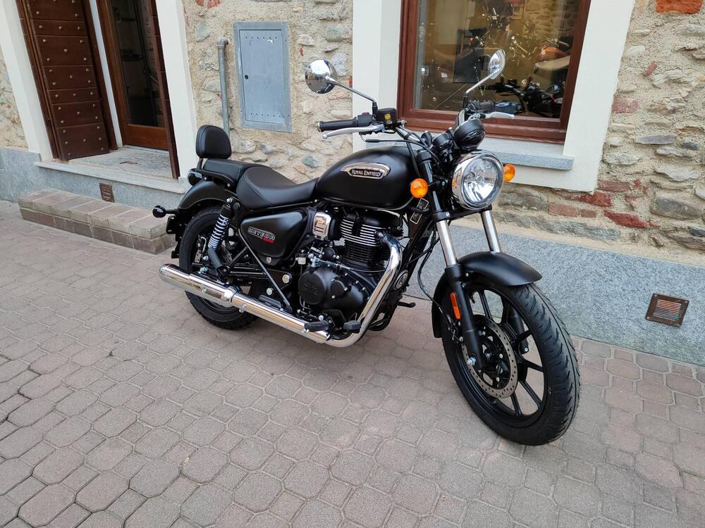 Royal Enfield Meteor 350 Fireball (2021 - 25) (2)