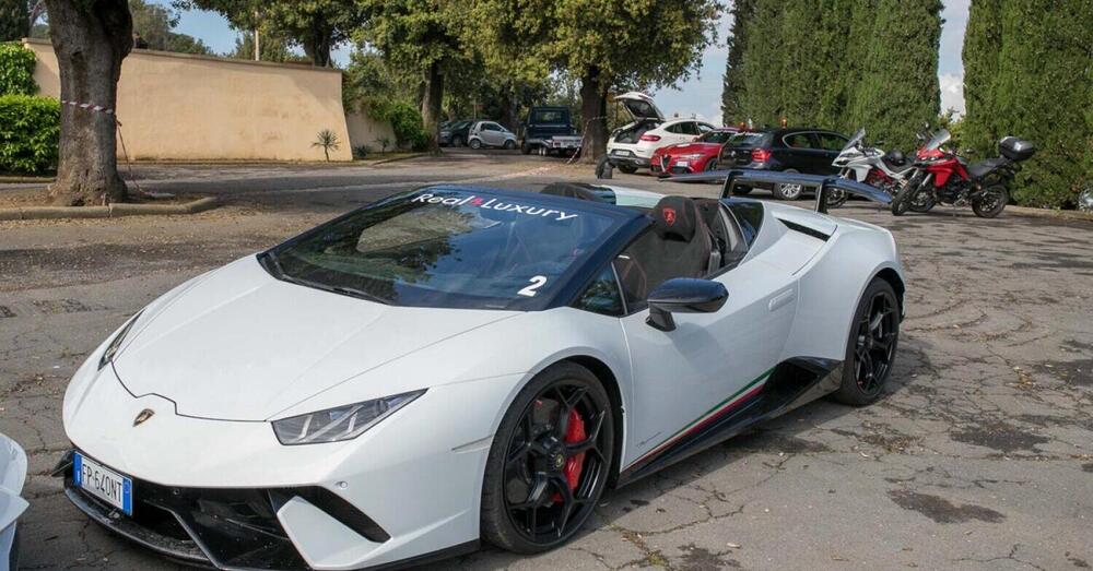 Sfreccia a 234 km/h con la Lamborghini nuova davanti a un autovelox. Maxi multa e rischio confisca