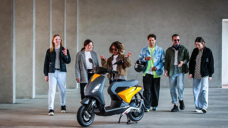 Piaggio e Feng Chen Wang. Mobilit&agrave; e moda streetwear si fondono